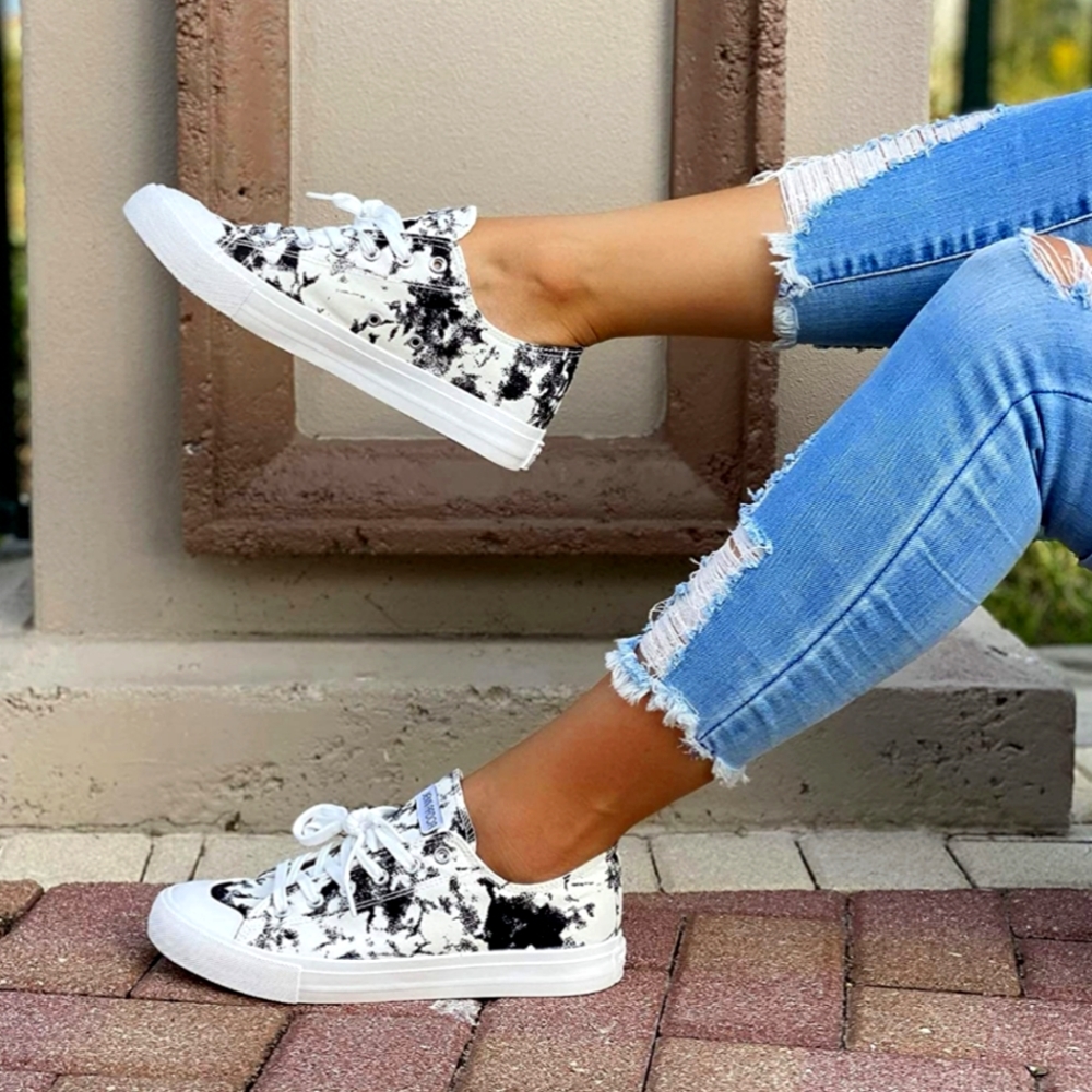 Sneakers 7.5 new in box